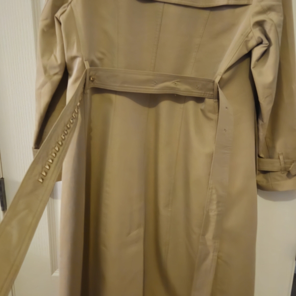 Burberry Tan and Black Plaid Lined Coat - Picture 3 of 16